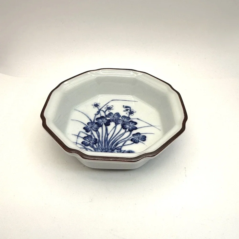 Japanese Kiyomizu-yaki Octagonal Bowl - Signed Tōraku (Morisato) - Blue‎ & White